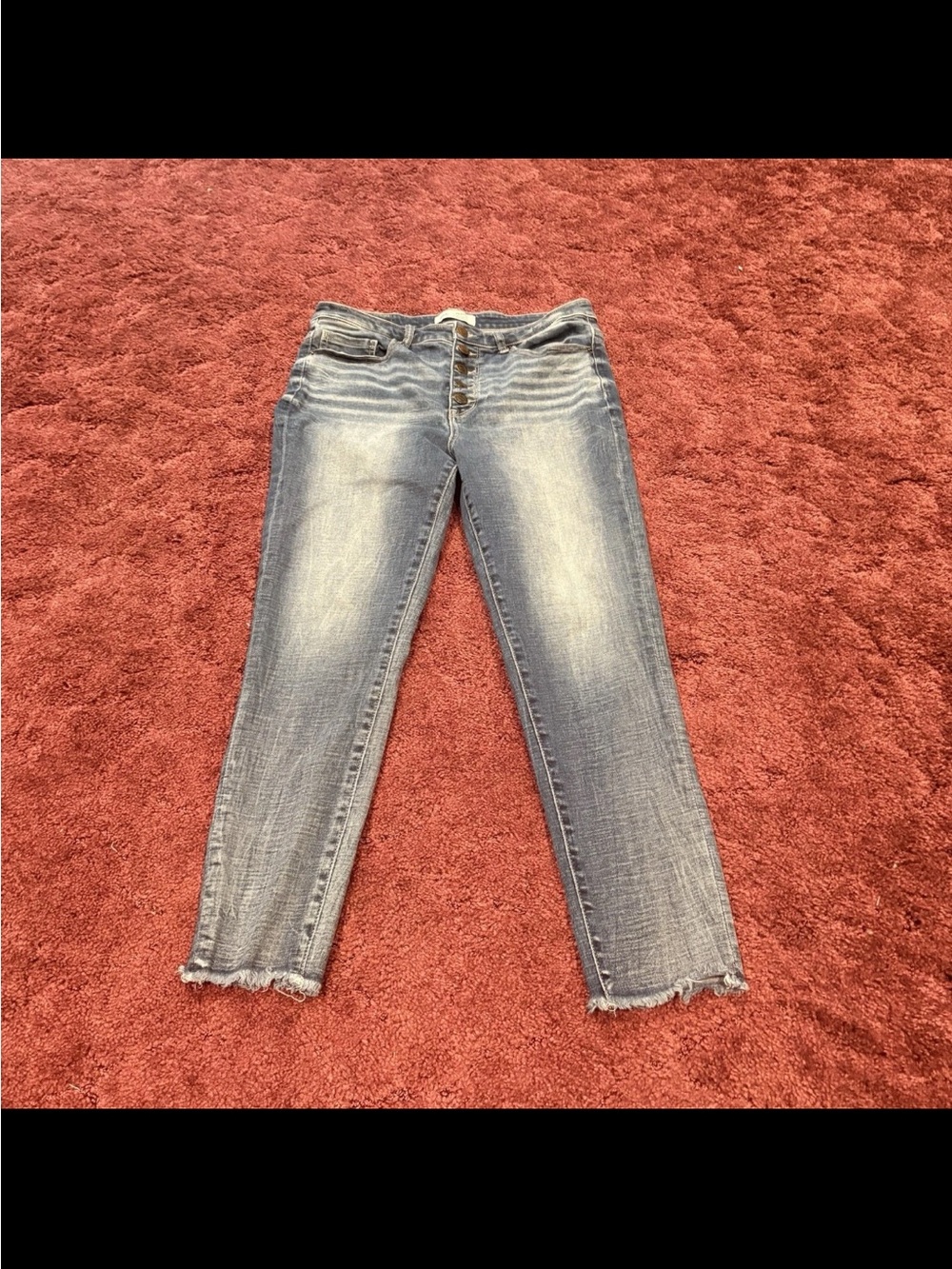 BKE Women’s Skinny Jeans in Faded Blue Wash